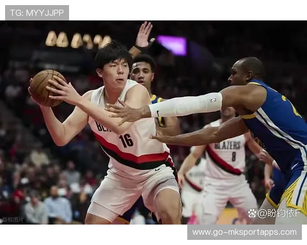 开拓者不敌湖人 杨瀚森未登场仅赛前热身，杨瀚森篮球